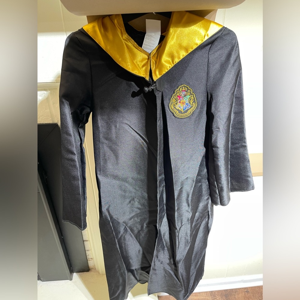 NWT Wizarding World Harry Potter Hogwarts Robe Cloak Hooded Child M (7-8)